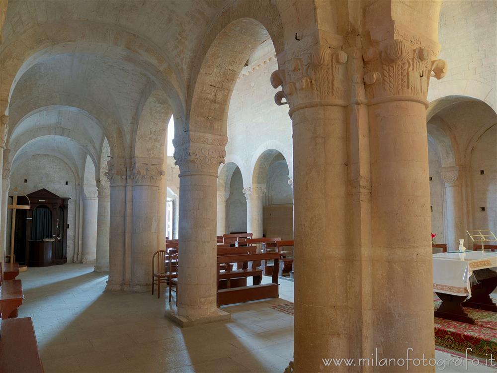 Sirolo (Ancona) - Giochi di luce all'interno della Badia di San Pietro